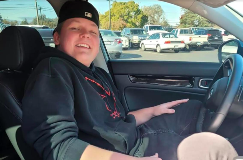 16-Year-Old Boy Fatally Stabbed During A Fight In A High School Art Classroom 