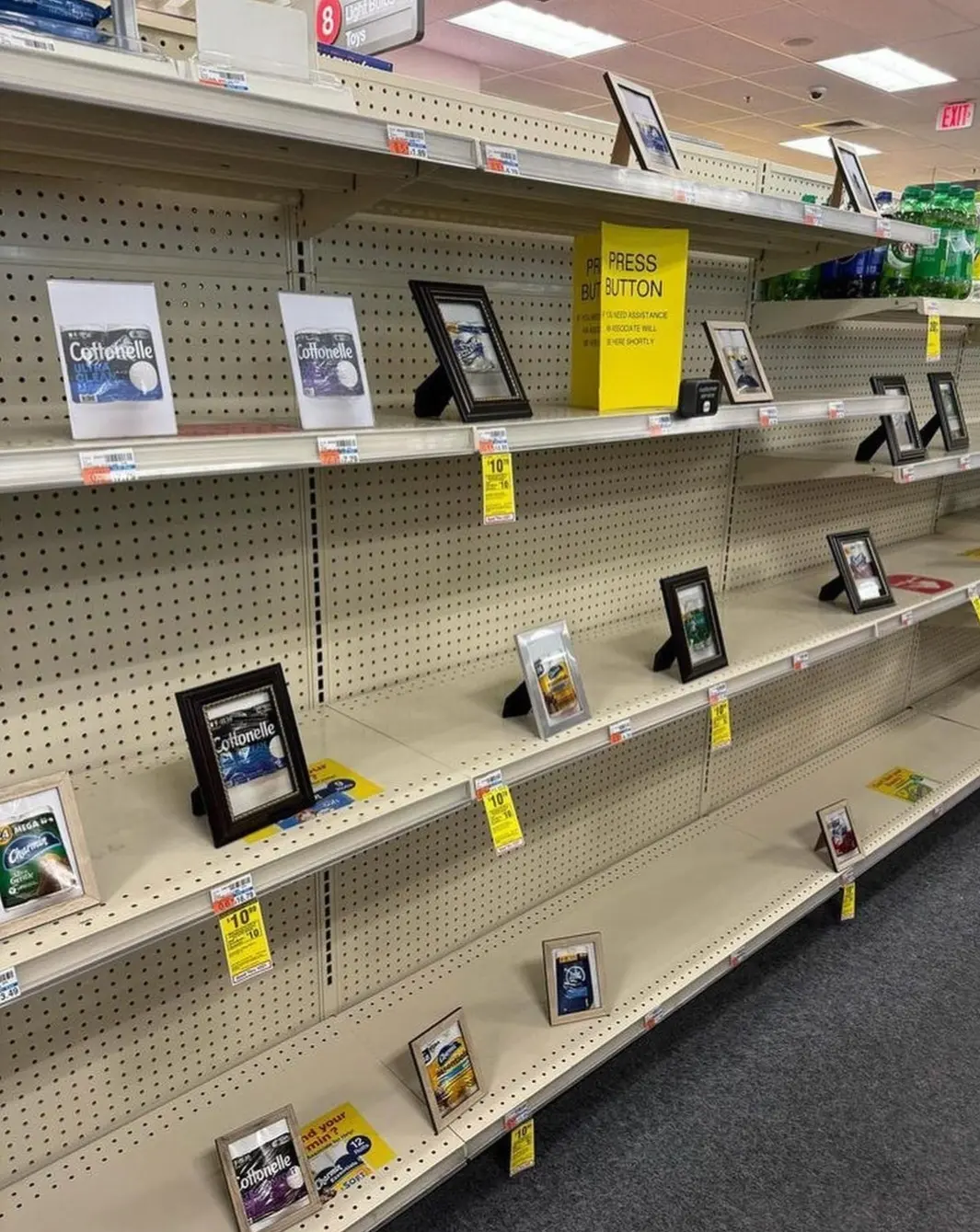 A CVS store in Washington DC has been forced to remove all toilet paper from its shelves and replace them with framed photos of the products due to the rise in thefts in the area, reports the NY Post. 