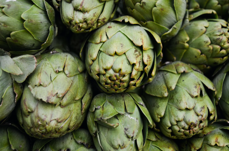 Now, here's where it gets interesting. Move over butter, because French girls (and plenty of others) are claiming that artichoke water is the real star when it comes to battling the bloat.