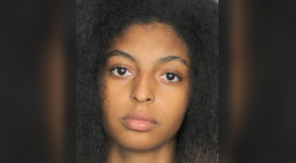 An 18-year-old mom, Alicia Brea, from Hollywood, Florida, was apprehended for allegedly sending a disturbing photo to win back her former boyfriend.