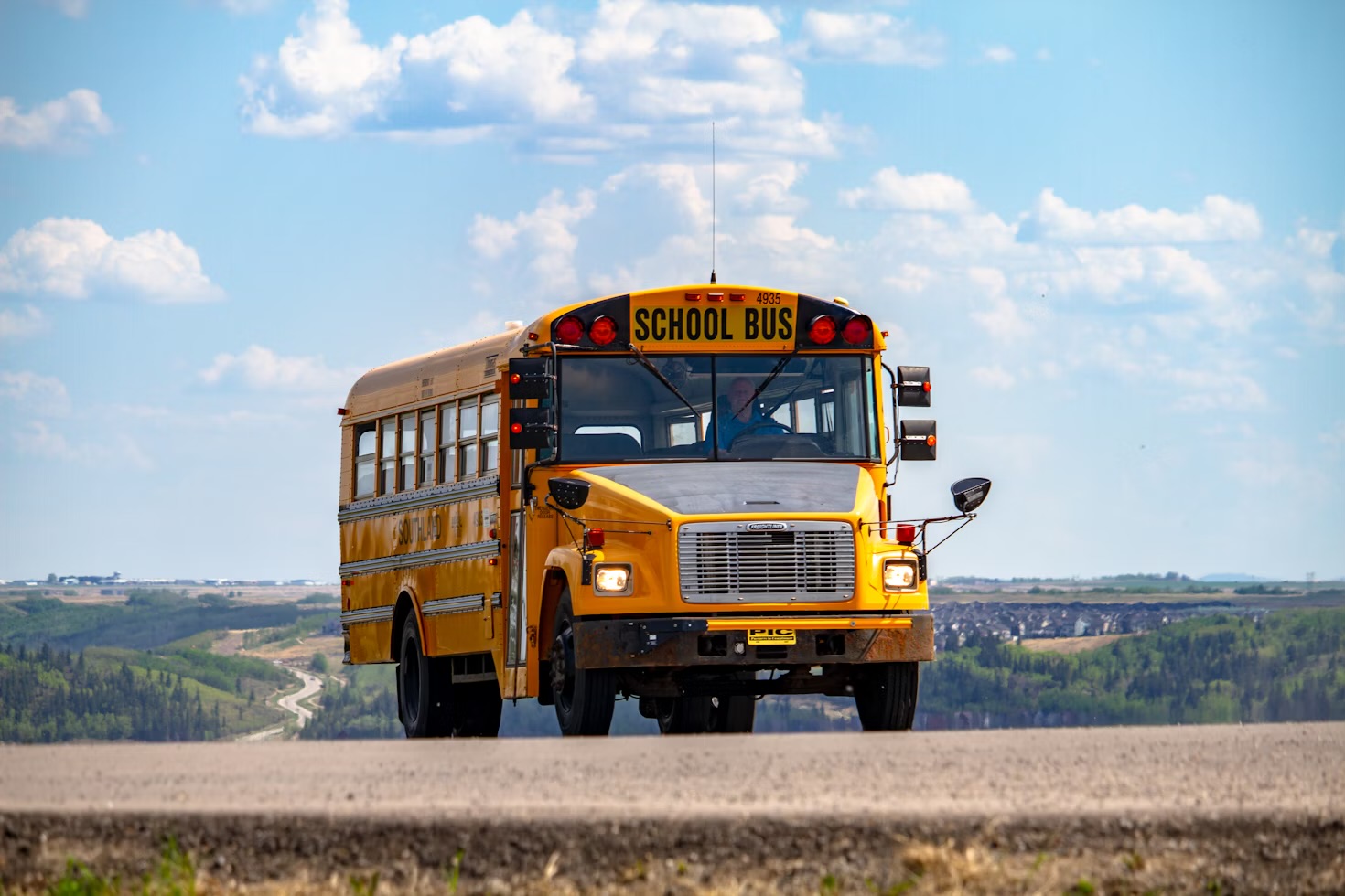 School Bus Driver Under Fire After Abandoning 40 Kids On The Side Of The Road and Threatening Them If They Didn’t ‘Shut Up’