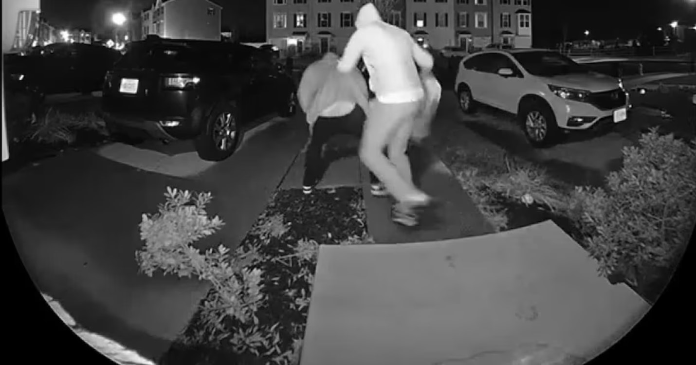 “That’s My @ss On The Internet!”: Twerking Porch Pirates Caught Stealing Packages, Then Return To Scene To Confront Homeowners