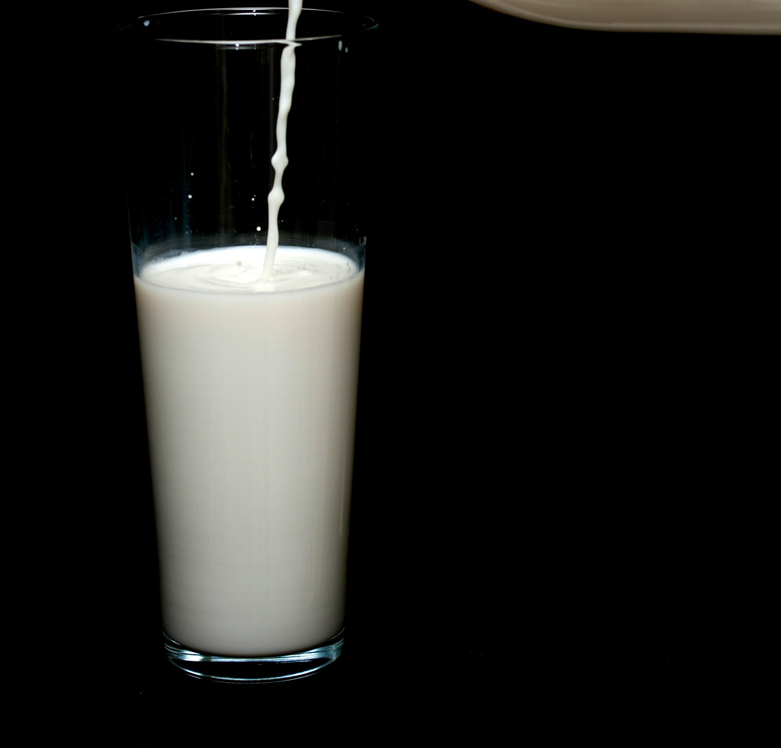 Teen Charged with Allegedly Poisoning Mother’s Milk with Bleach, Police Say