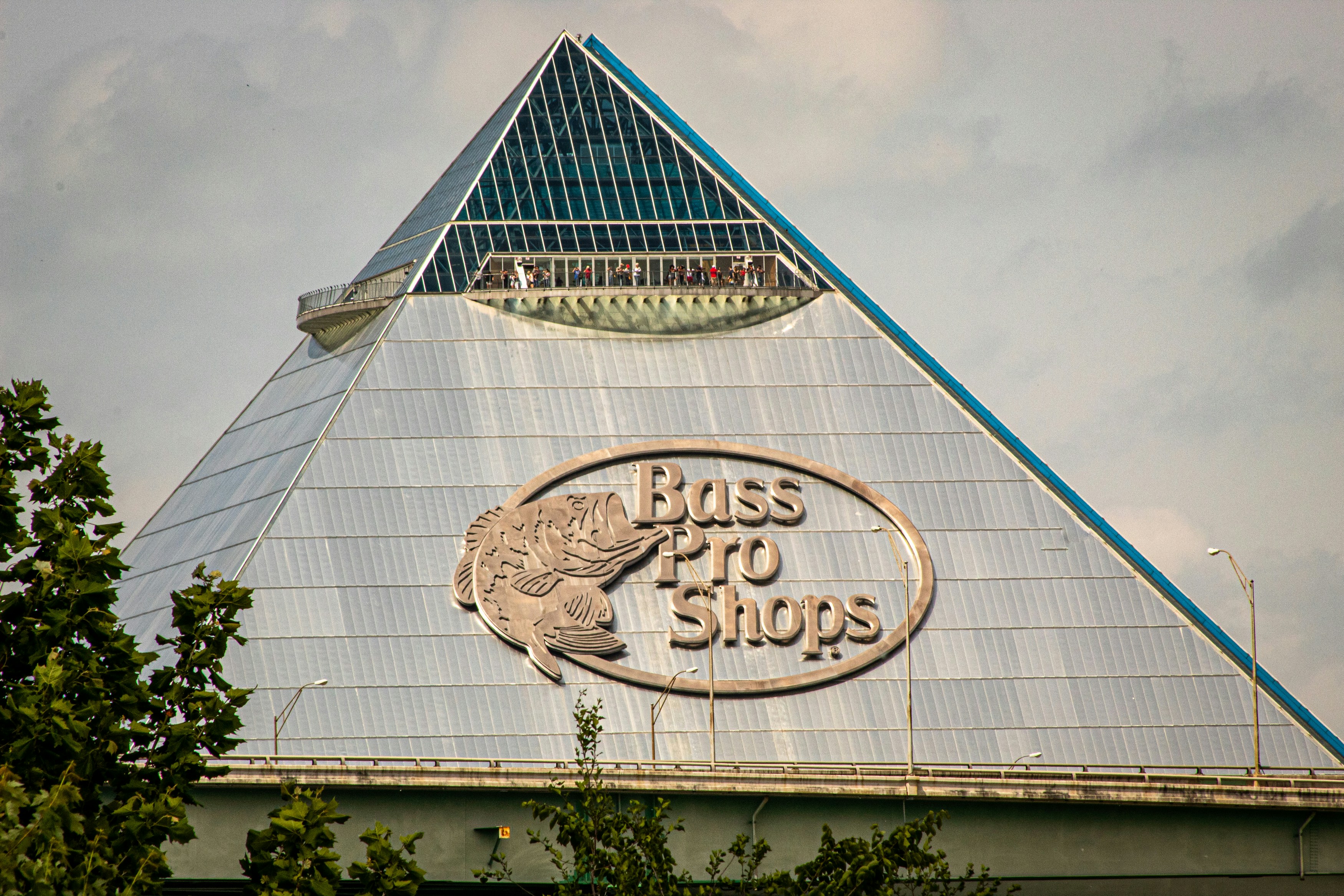 A bathroom dispute at a Bass Pro Shops in Odessa, Texas, turned into a full-blown brawl over the weekend, as reported by TMZ. 